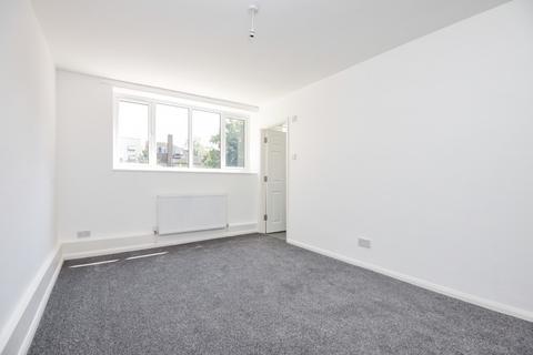 2 bedroom flat to rent, Knighton Park Road London SE26