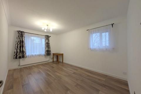 1 bedroom flat to rent, Nene Gardens, Hanworth, Feltham, TW13