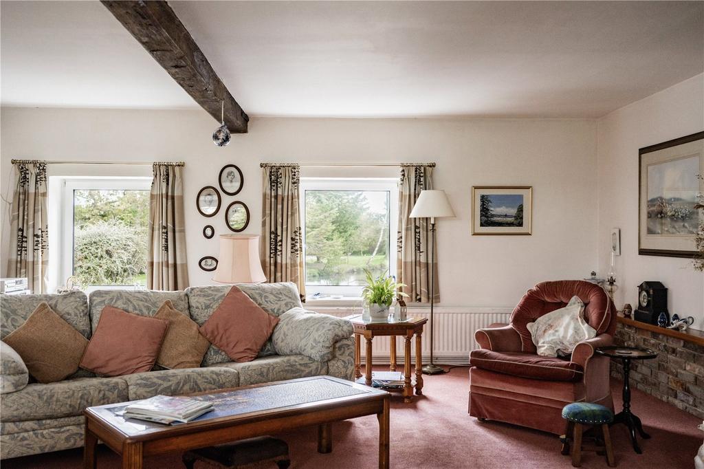 Sitting Room/ Dining