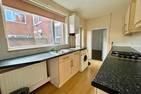 2 bedroom flat to rent, Norham Road, North Shields NE29