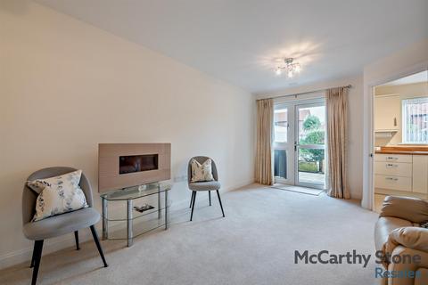 2 bedroom apartment for sale, Hillier Court, Botley Road, Romsey, Hampshire.