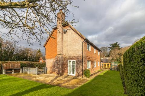 4 bedroom detached house to rent, Park Lane, Ropley, Alresford, Hampshire, SO24