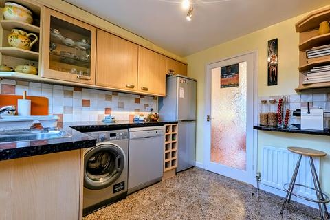 2 bedroom flat for sale, Beacon Drive, Wideopen, NE13