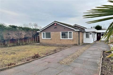 3 bedroom detached bungalow to rent, Mavrilda, Wolverhampton