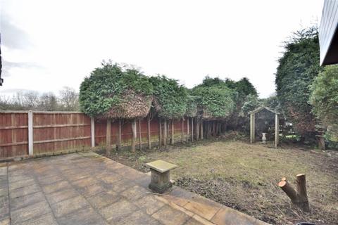 3 bedroom detached bungalow to rent, Mavrilda, Wolverhampton