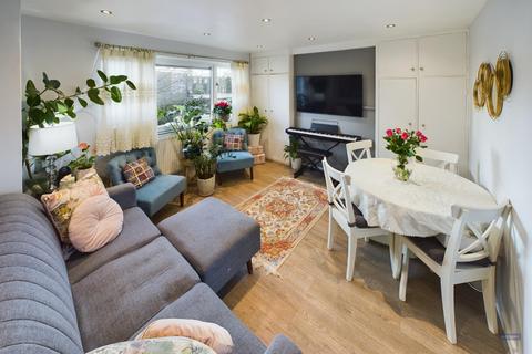 1 bedroom apartment for sale, Thames Road, Chiswick, London