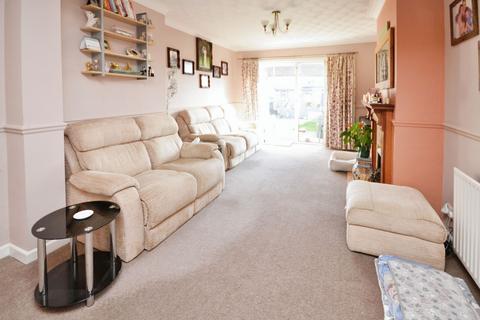 4 bedroom semi-detached house for sale, Abbotts Drive, Stanford-Le-Hope, SS17