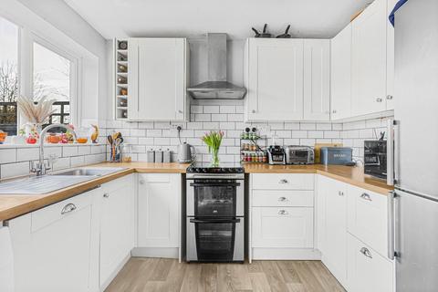 32 Chalgrove Road, Thame, OX9 3TF
