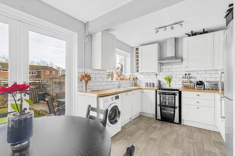 32 Chalgrove Road, Thame, OX9 3TF