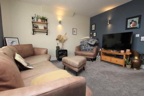 2 bedroom maisonette to rent, North Street, Bristol BS3