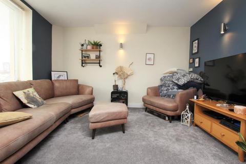 2 bedroom maisonette to rent, North Street, Bristol BS3