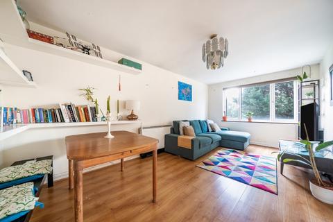 2 bedroom flat to rent, Grangedale Grange Road London SE19