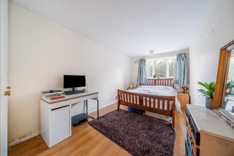 2 bedroom flat to rent, Grangedale Grange Road London SE19