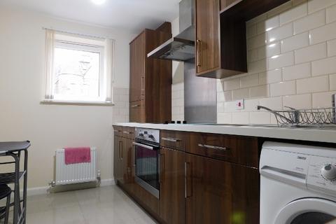 2 bedroom flat to rent, Slateford Gait, Edinburgh, EH11 1GT