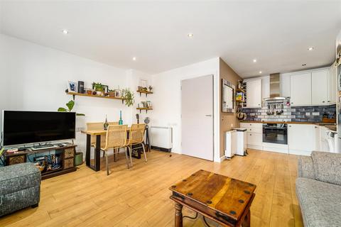 2 bedroom apartment for sale, Wilton House, Ealing W13