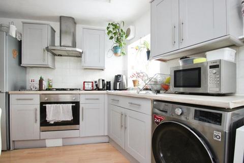 2 bedroom flat to rent, Ashton Road, Bristol BS3