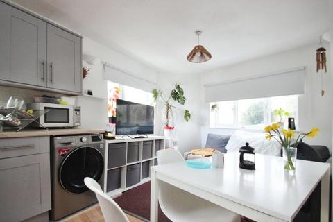 2 bedroom flat to rent, Ashton Road, Bristol BS3