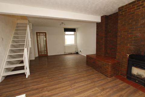 3 bedroom terraced house to rent, King William Street, Old Town, SN1