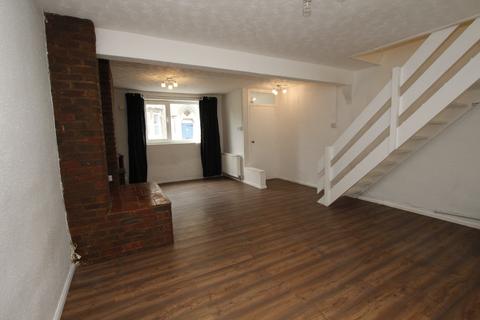 3 bedroom terraced house to rent, King William Street, Old Town, SN1