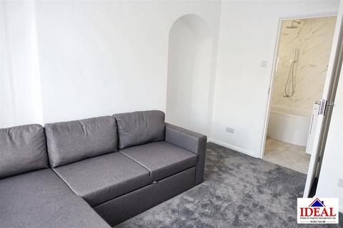 43 The Crescent, Woodlands, Doncaster, DN6 7PE