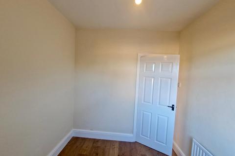 3 bedroom flat to rent, Richmond Road, South Shields NE34