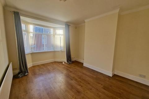 3 bedroom flat to rent, Richmond Road, South Shields NE34