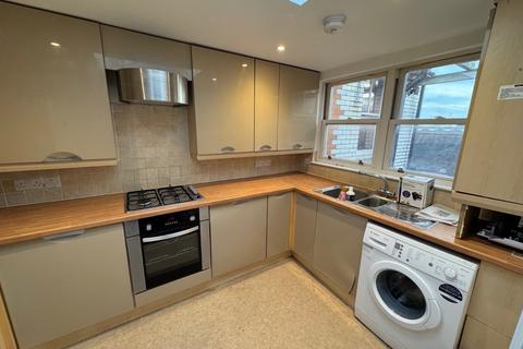 2 bedroom flat to rent, Oxford Street, Hampshire SO14