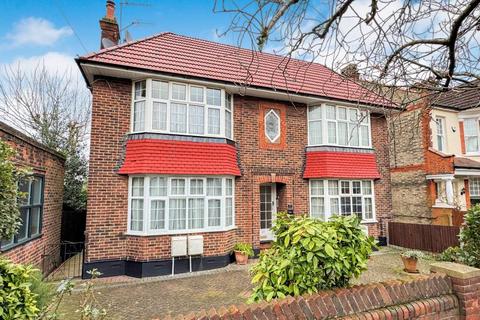 2 bedroom flat to rent, PARK AVENUE, FINCHLEY, N3