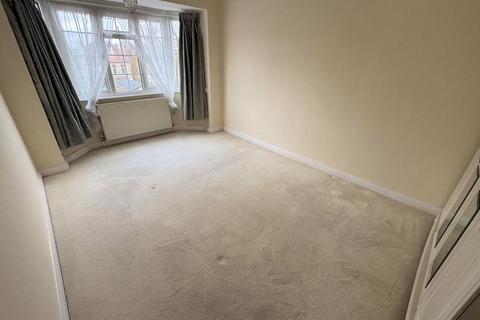 2 bedroom flat to rent, PARK AVENUE, FINCHLEY, N3