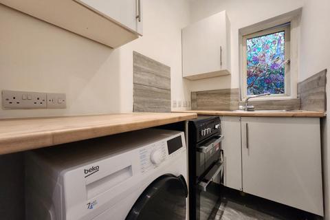 Studio to rent, Camberley,  Surrey,  GU15