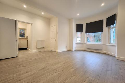 Studio to rent, Camberley,  Surrey,  GU15