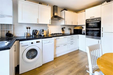 3 bedroom maisonette for sale, Clayton Road, Chessington, Surrey. KT9