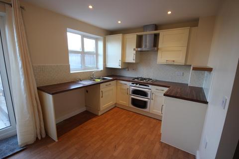 3 bedroom terraced house to rent, Cherry Tree Gardens, Winshill DE15