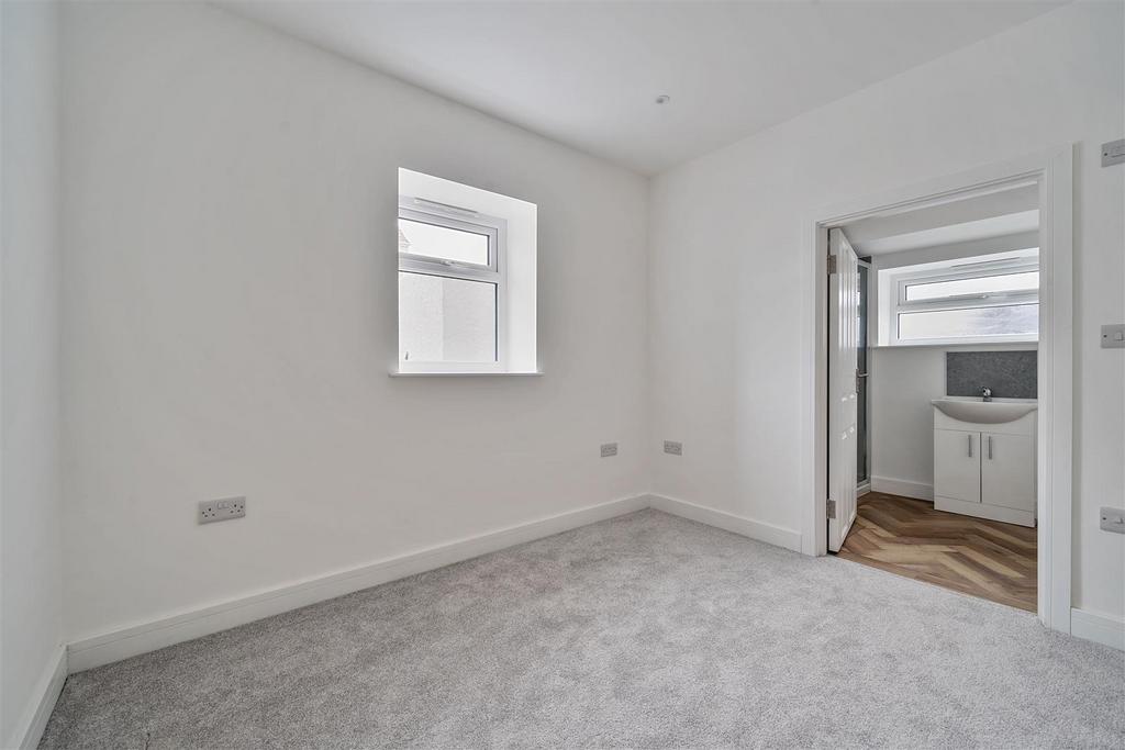 Master Bedroom with En-Suite