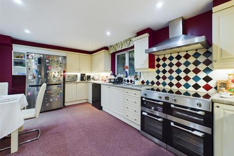 5 bedroom house for sale, A Large Two Generation Family Home