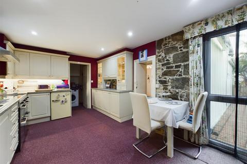 5 bedroom house for sale, A Large Two Generation Family Home
