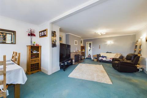 5 bedroom house for sale, A Large Two Generation Family Home