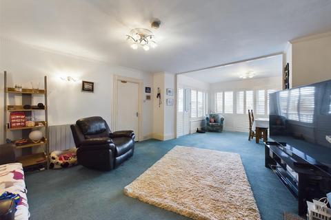5 bedroom house for sale, A Large Two Generation Family Home