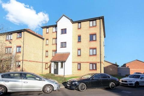 1 bedroom apartment for sale, Magpie Close, Enfield EN1