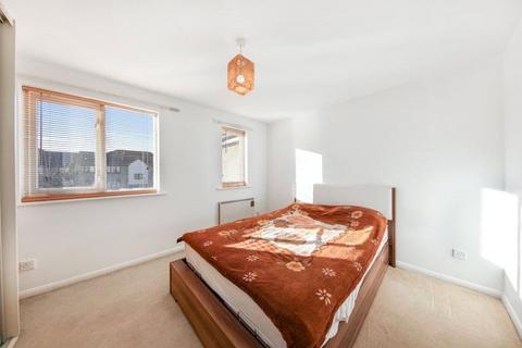 1 bedroom apartment for sale, Magpie Close, Enfield EN1