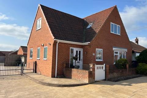 3 bedroom detached house for sale, Outgang Road, Pickering