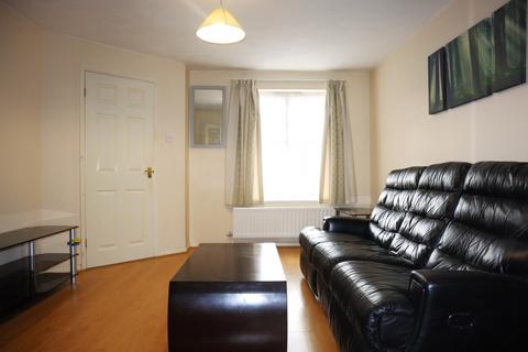 3 bedroom semi-detached house to rent, Kirkstall Place, Milton Keynes MK6