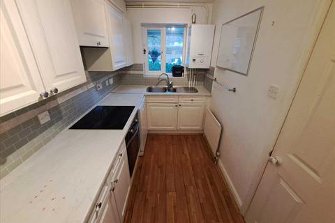 2 bedroom terraced house to rent, Kingfisher Close, Harrow, HA3