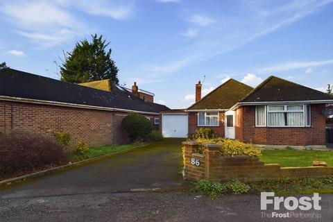 2 bedroom bungalow for sale, Coppermill Road, Wraysbury, Berkshire, TW19