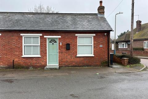 2 bedroom detached bungalow to rent, Carpenters Lane, Hadlow