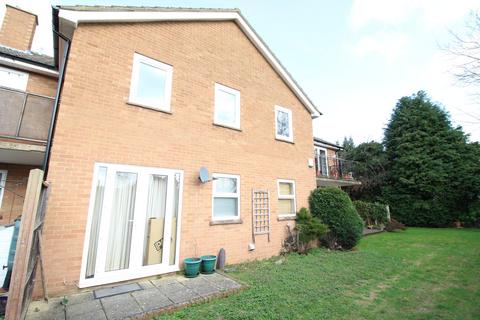 Swansholme Garden Court, Sandy, SG19