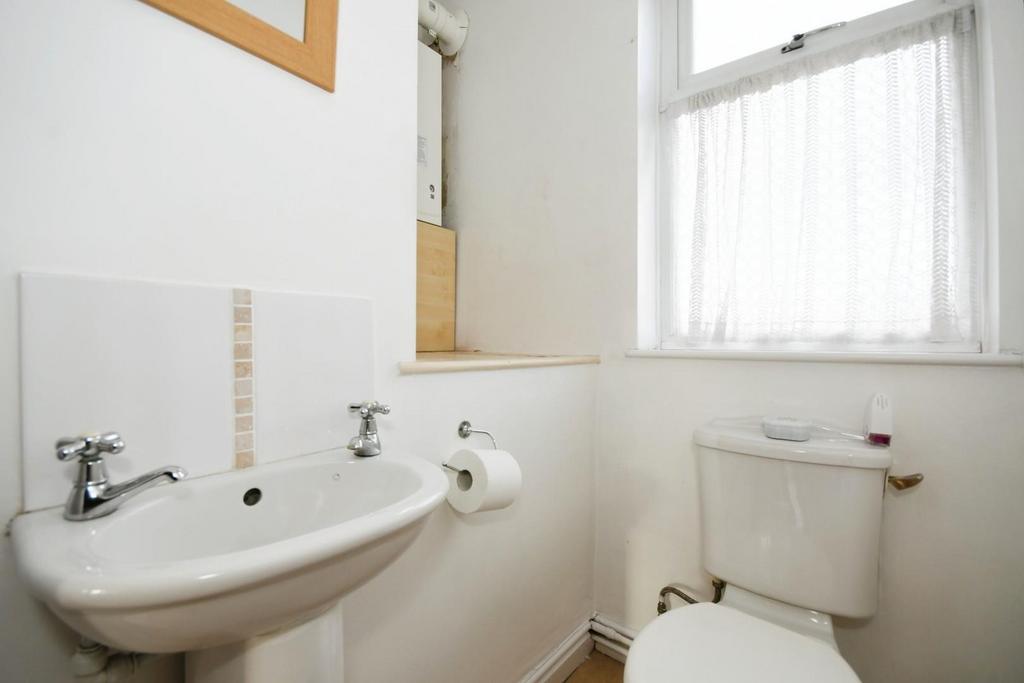 SHOWER ROOM.jpg