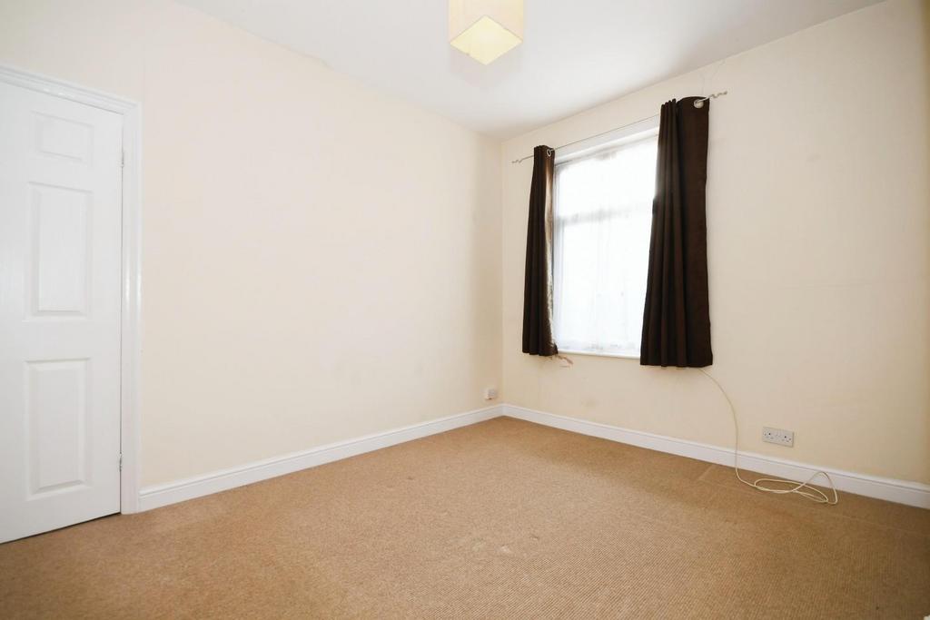 BEDROOM 1 02.jpg