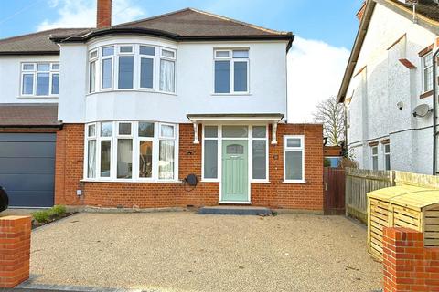 4 bedroom house to rent, Shepherds Road, Watford WD18