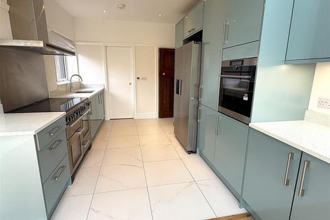 4 bedroom house to rent, Shepherds Road, Watford WD18